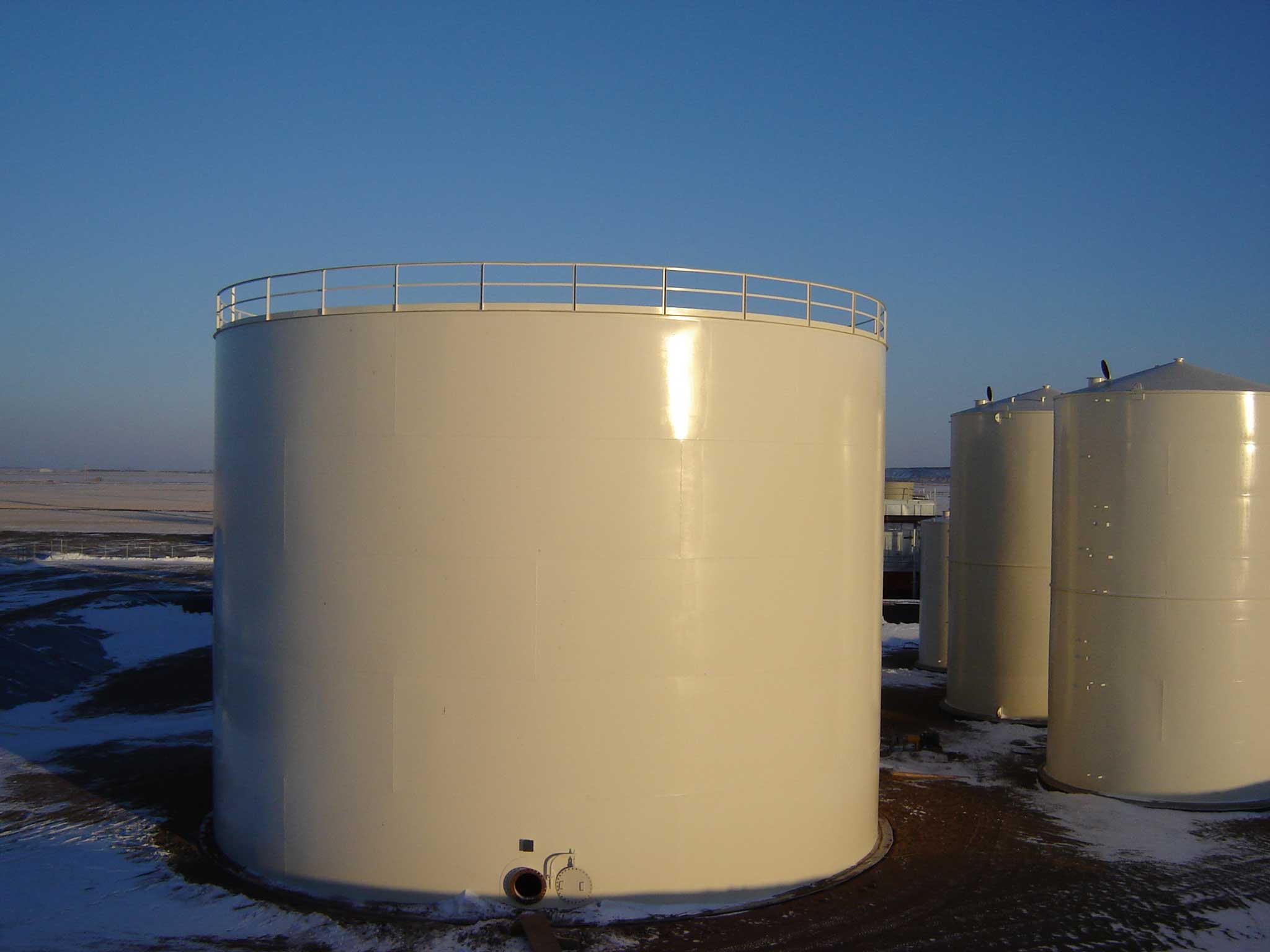 Water Storage Tank with 360 Degree Handrails around a Self-Supporting Cone Roof